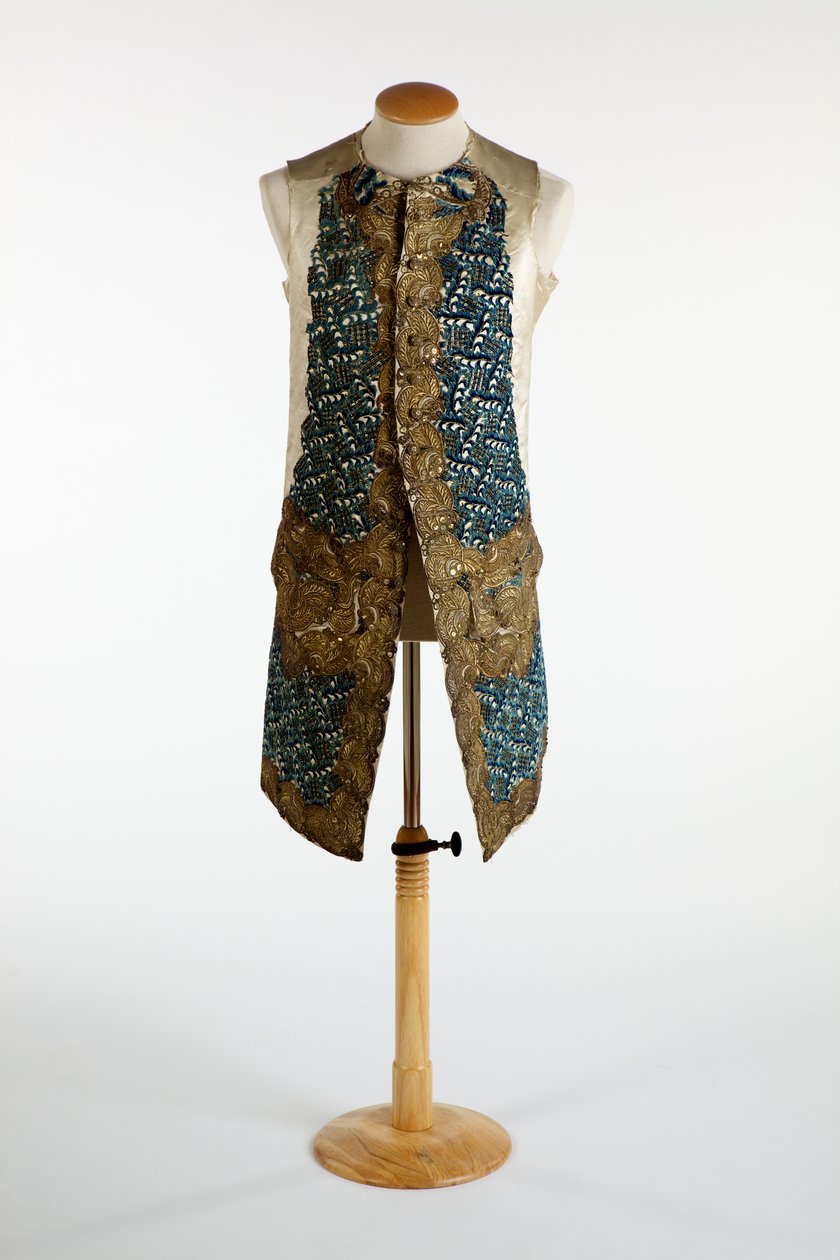 Vest dekoreret med guldmetaltråd, blå chenille og pailletter, ca. 1750-70 (silke) af European School