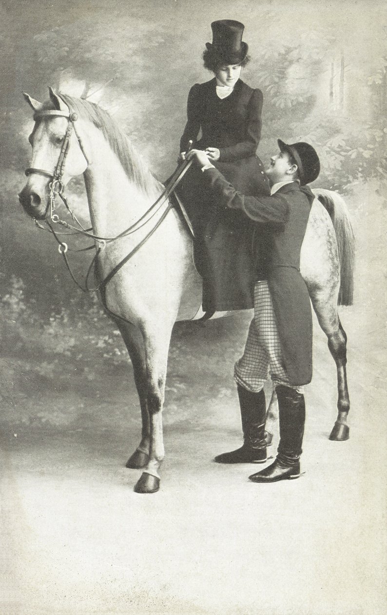 Kvinde og mand i ridedragt (s/h-foto) af European School