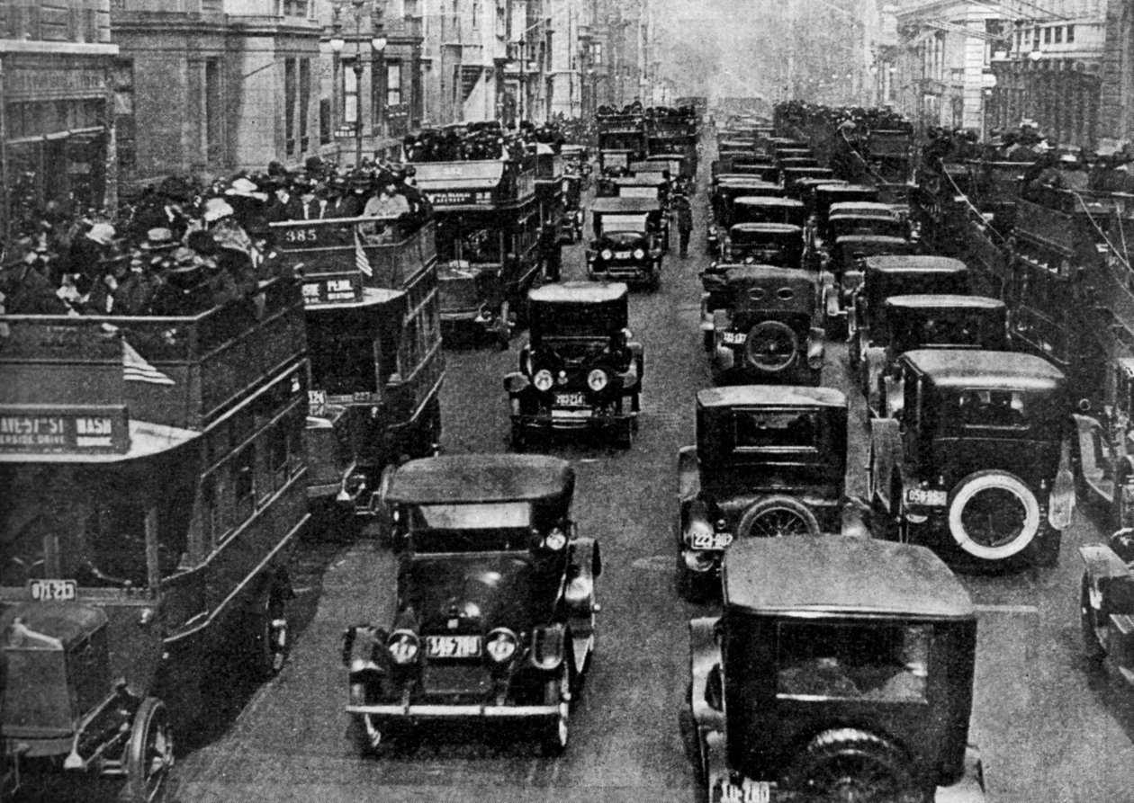 Trafik på 5th Avenue set fra et kontroltårn, New York City, USA, c1930