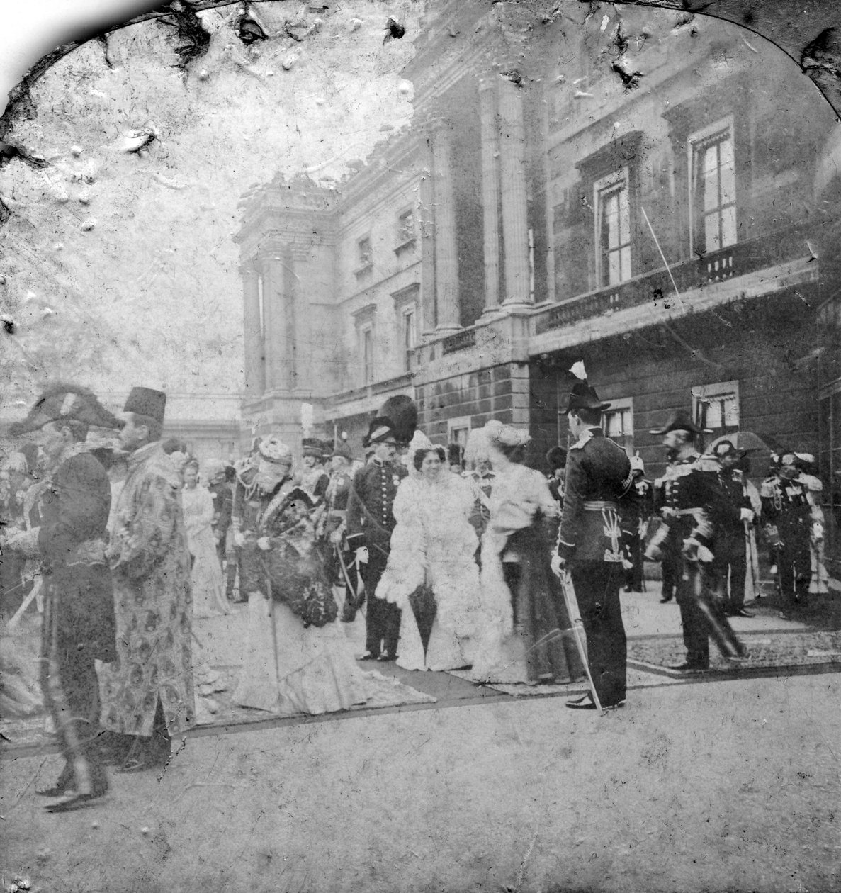 Gennemgang af indiske og koloniale tropper af HM Kongen, Buckingham Palace, London. af Excelsior Stereoscopic Tours