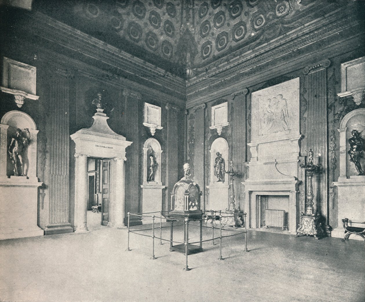 Kupolen eller terningrummet på Kensington Palace, c1899, 1901 af Eyre and Spottiswoode