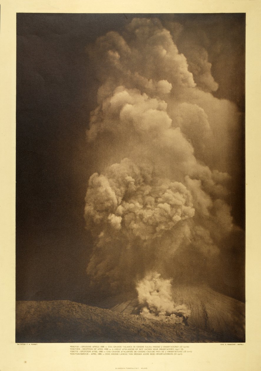 Vesuv - En stor lavine af varm aske nær observatoriet, 13. april 1906 (sort foto) af F.A. Perret
