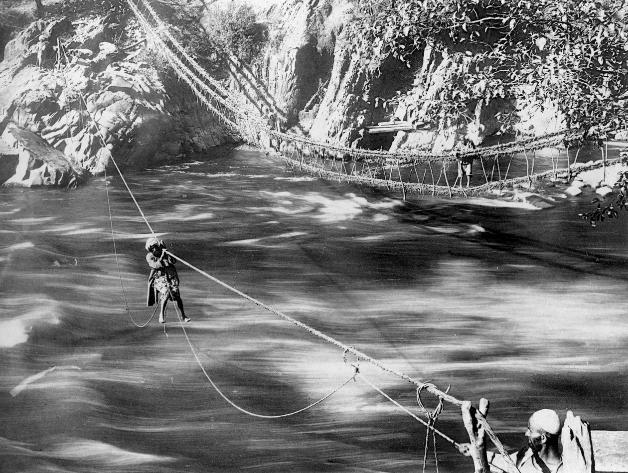 Rope bridge, Jhelum Valley, Kashmir, Indien, c1900. af F. Bremner