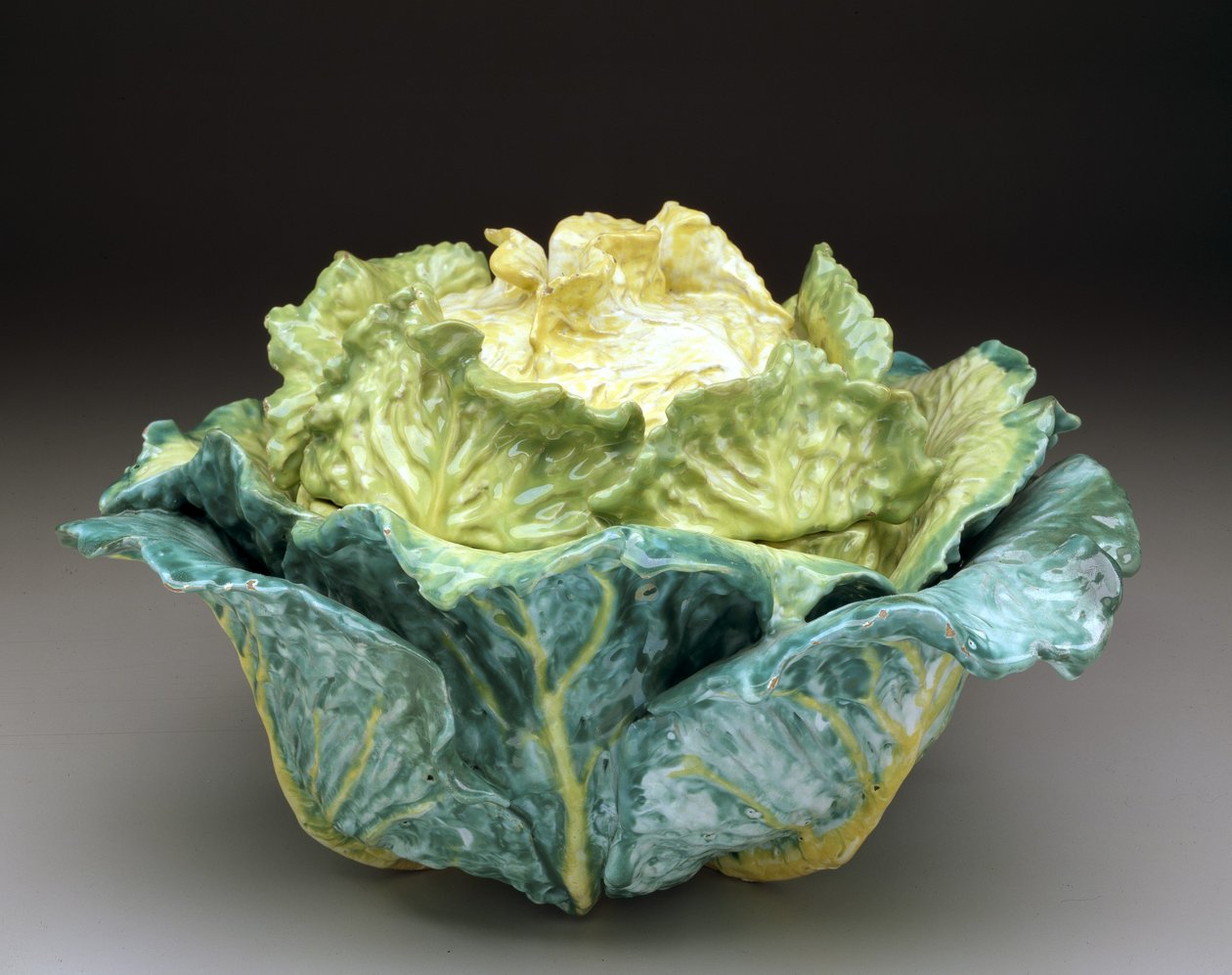 "Cabbage" terrin og låg, ca. 1755 (tinglaseret fajance) af Factory Sceaux