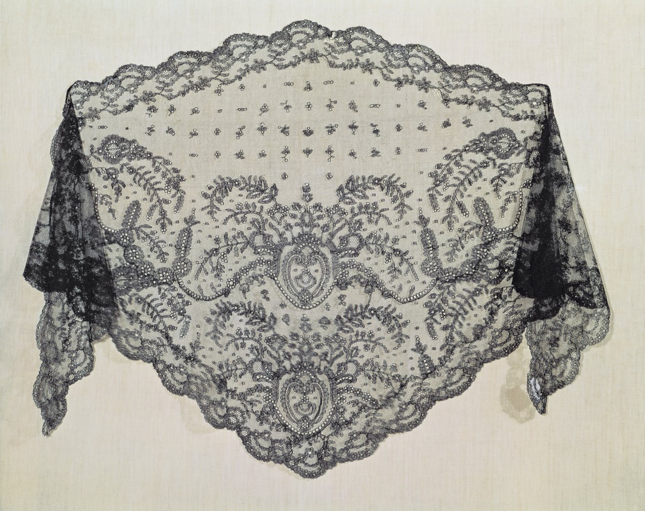Sjal, Puy Workshop, ca.1850 (blonde) af Falcon