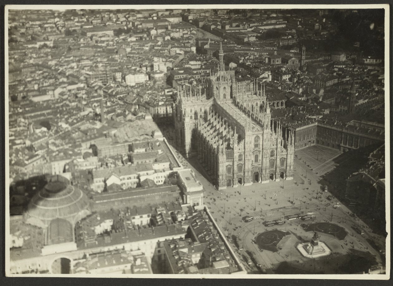 [Luftfoto af Milano]. af Fedele Azari
