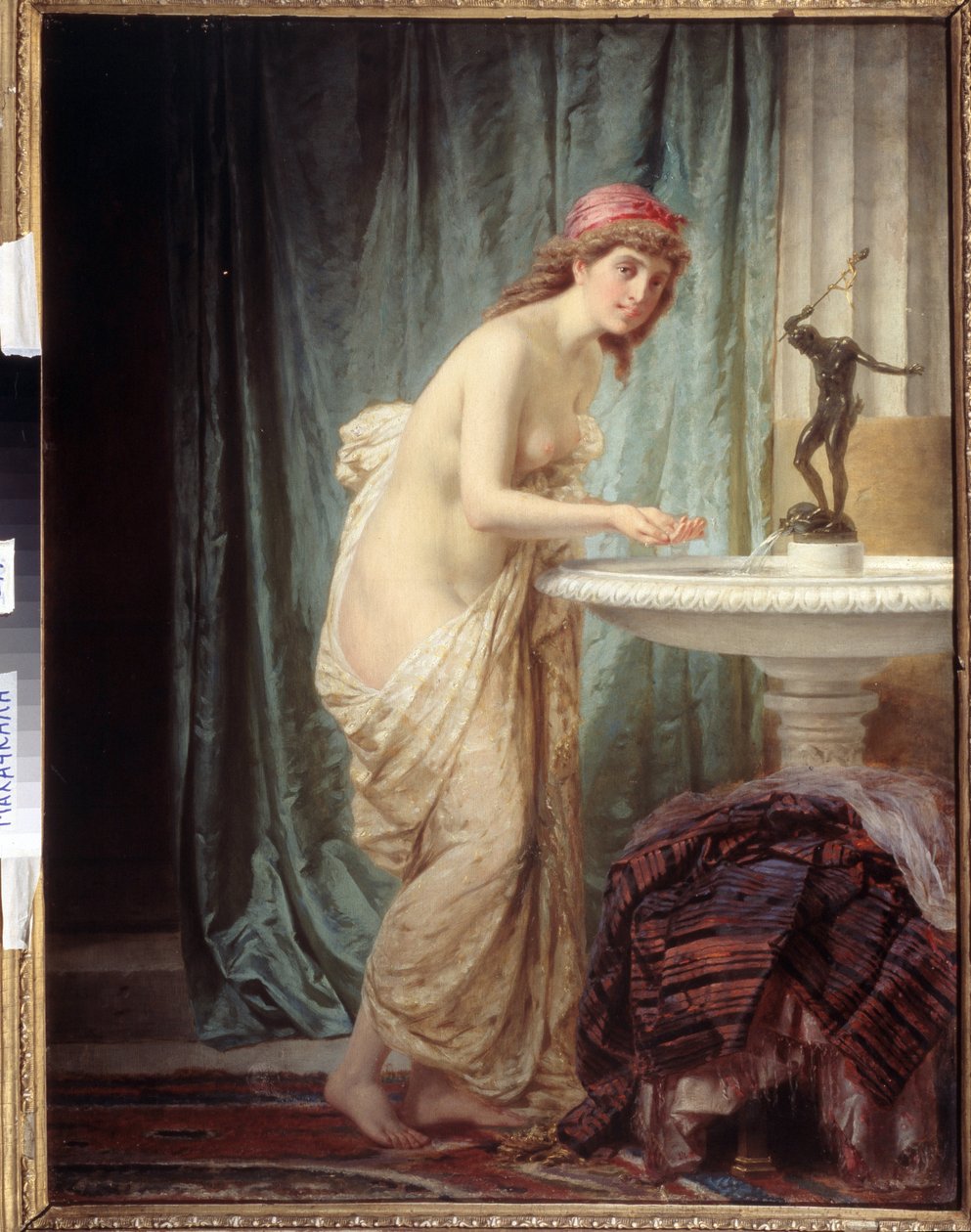 Orientalisme ""Morgentoilettet"" ung kvinde kun klædt i et lagen forfrisker sig ved springvandet. Maleri af Feodor Andreyevich Bronnikov (1827-1902) Statens kunstmuseum i Dagestan Republic, Makhachkala, Rusland af Fedor Andreevich Bronnikov