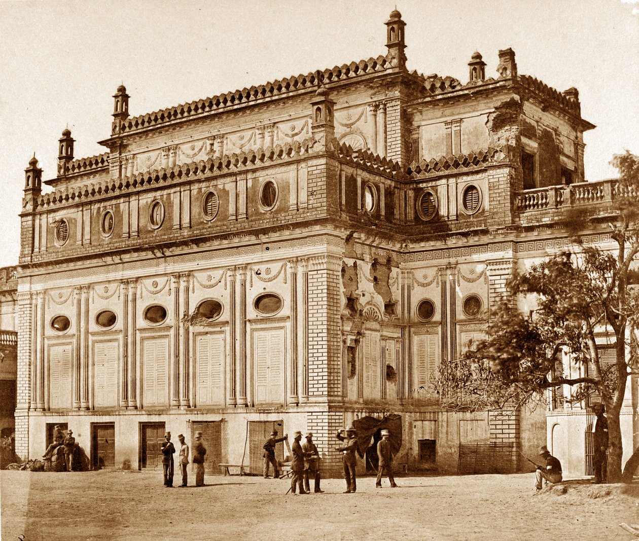 Begum Kotee, Lucknow af Felice Beato