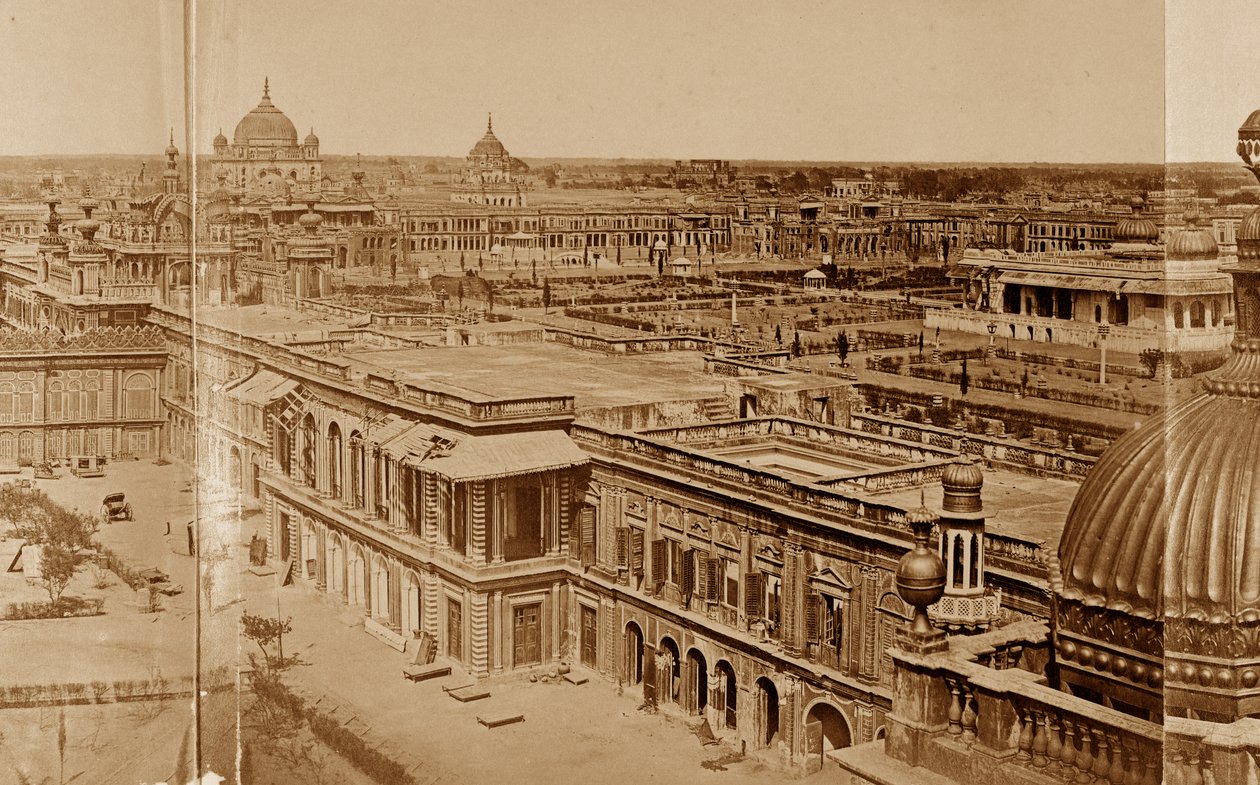 Panoramaudsigt over gårdene i Residency, Lucknow af Felice Beato