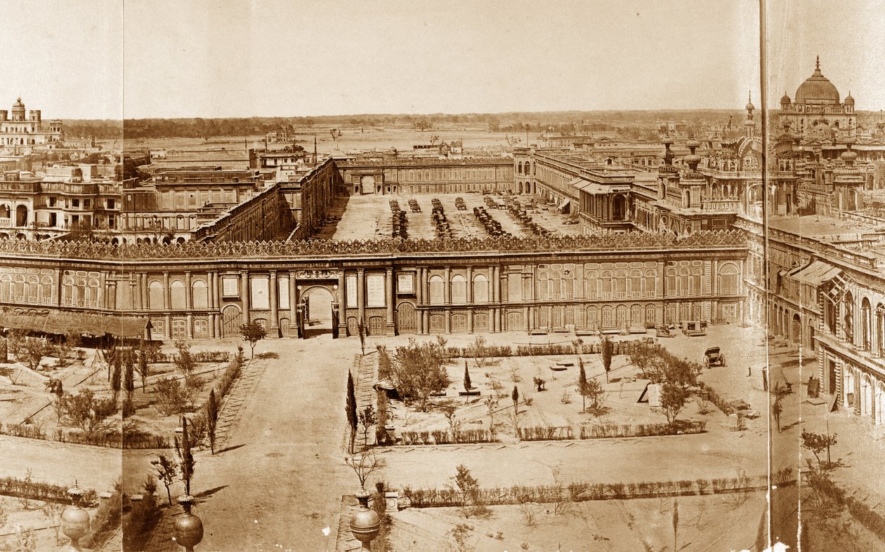 Panoramaudsigt over gårdene i Residency, Lucknow af Felice Beato