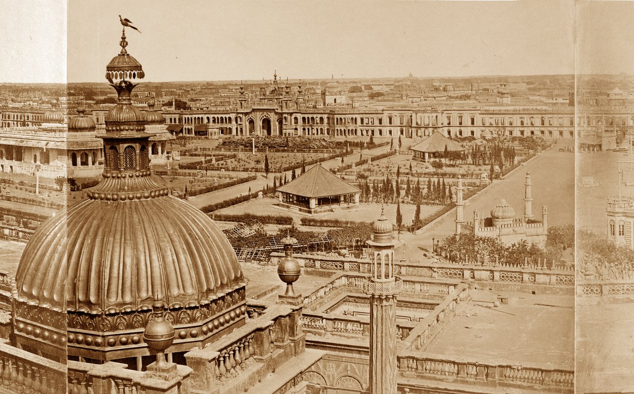 Panoramaudsigt over gårdene i Residency, Lucknow af Felice Beato