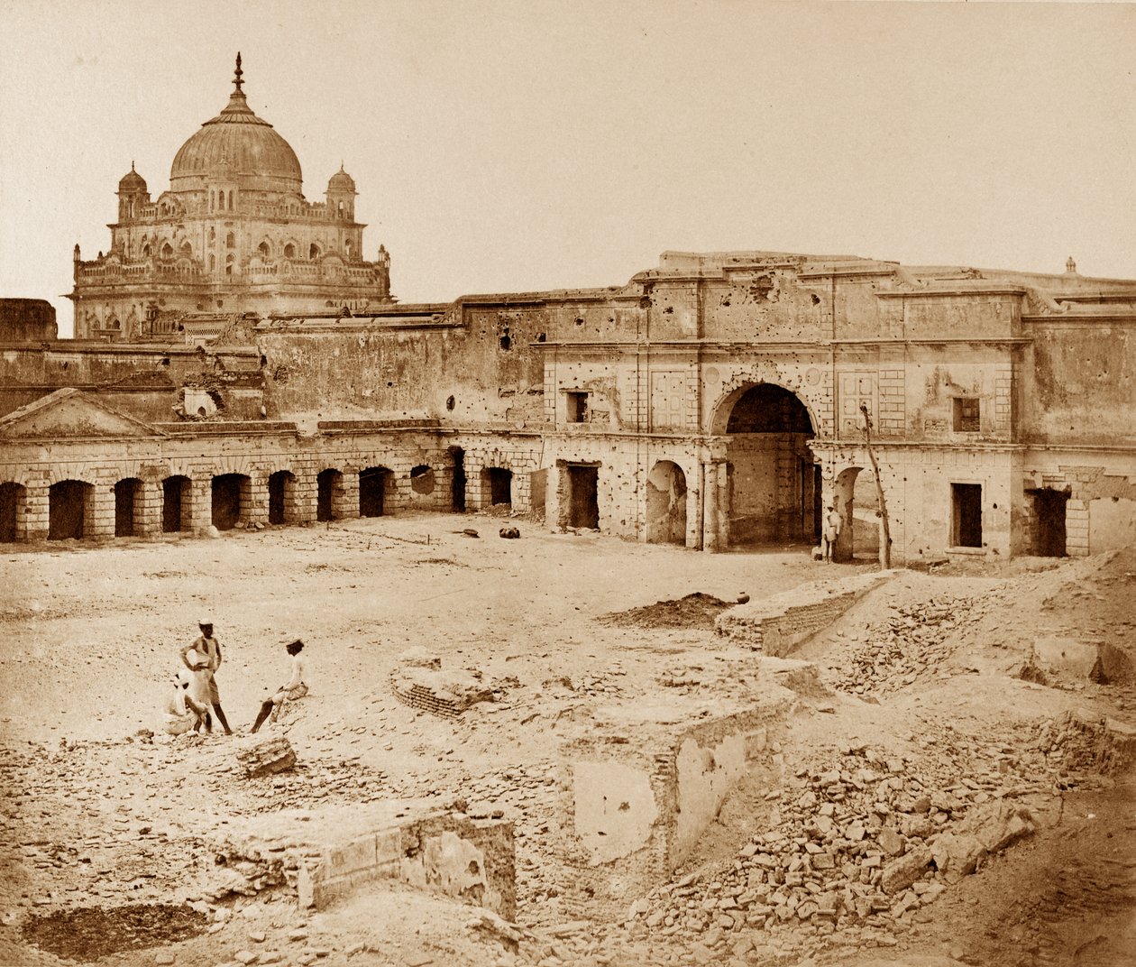 Det sted, hvor general Neil blev dræbt i den kinesiske basar, Lucknow af Felice Beato