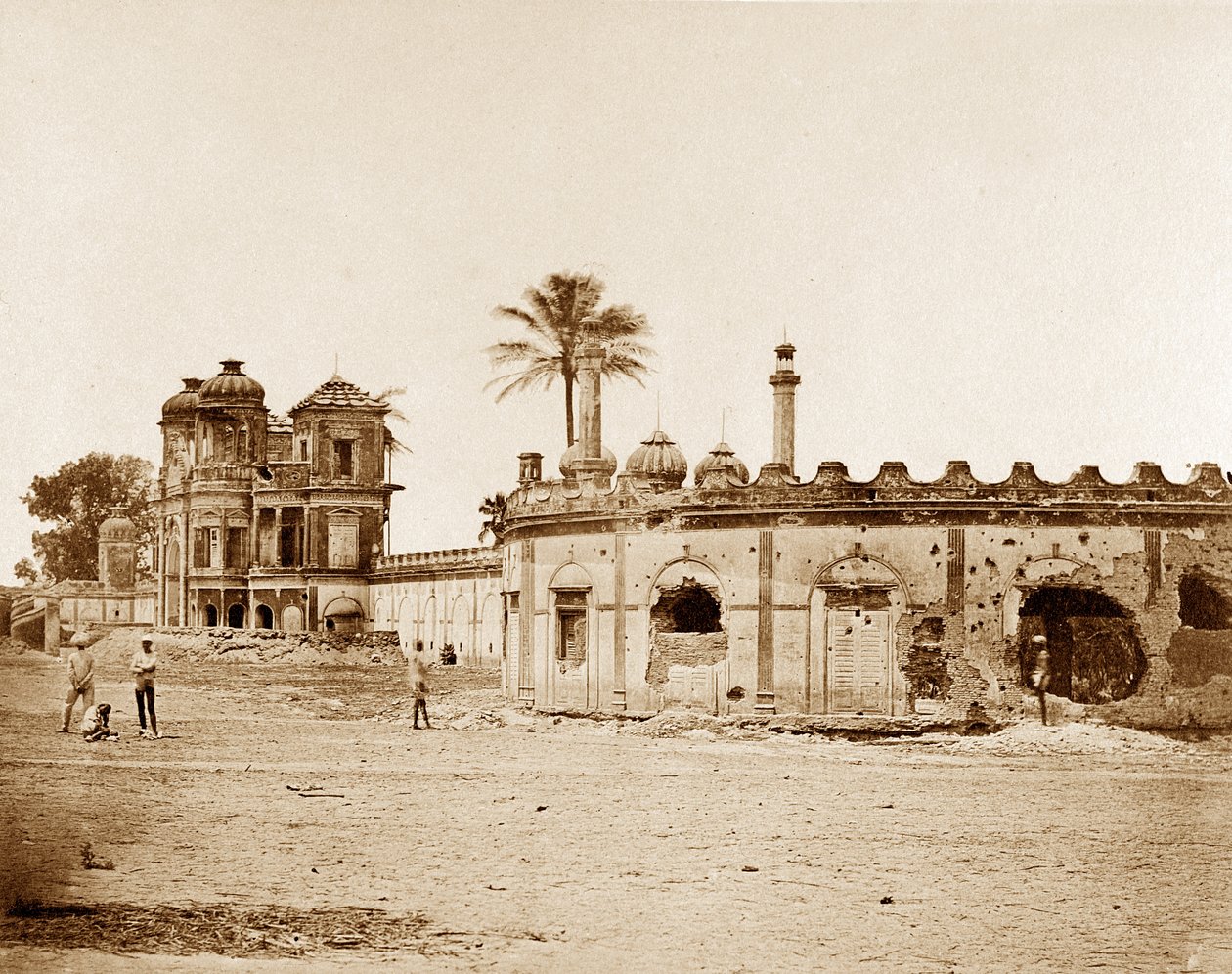 Secundra Bagh, der viser Breach of Gateway, Lucknow af Felice Beato