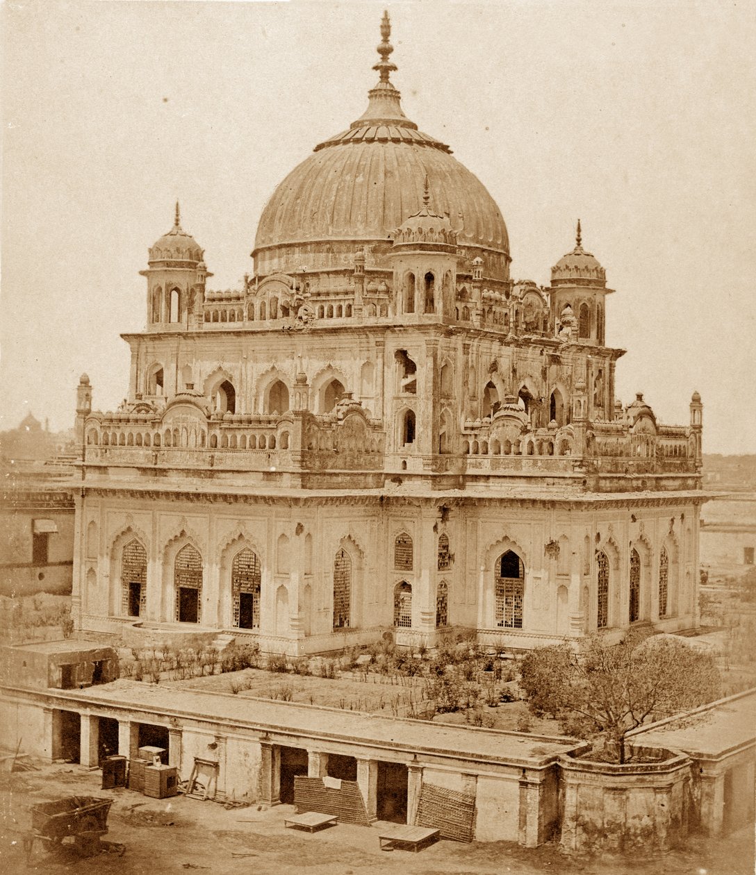 Saadat Alis grav i Kaiserbagh-paladset, Lucknow, 1858 af Felice Beato