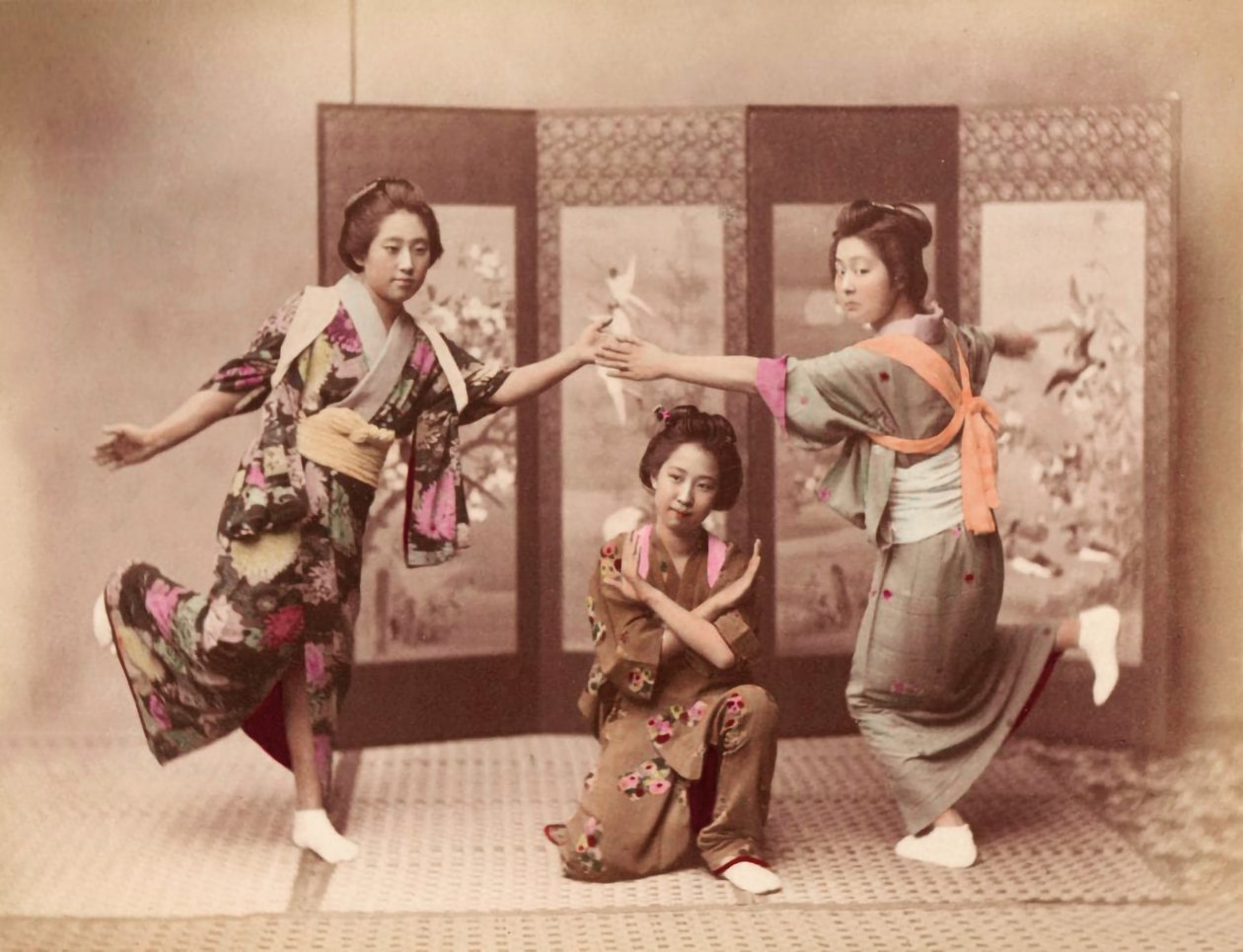 Piger danser ca. 1895 (foto) af Felice Beato