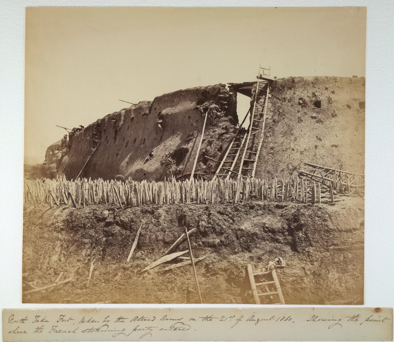 North Taku Fort, 21. august 1860 (s/hvid foto) af Felice Beato