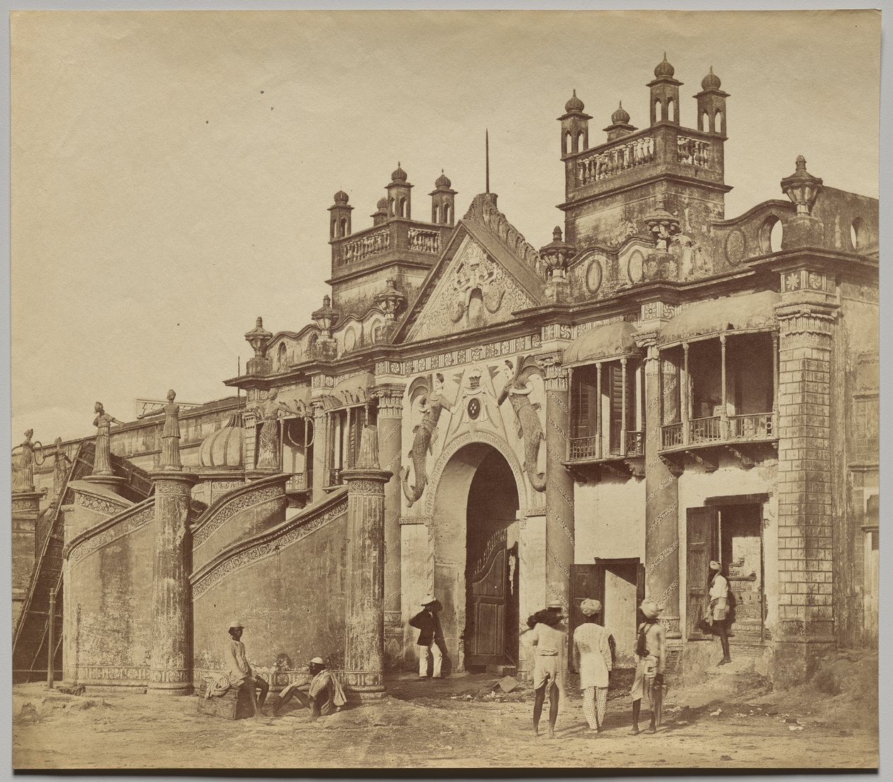 Gateway, der fører ind i Kaiserbagh af Felice A. Beato