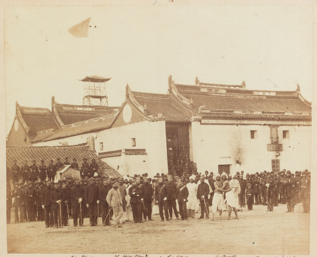 2nd Belooch Regiment of Native Infantry, Bombay, uden for Ning Po Joss-huset, Kina, 1860 af Felice Beato
