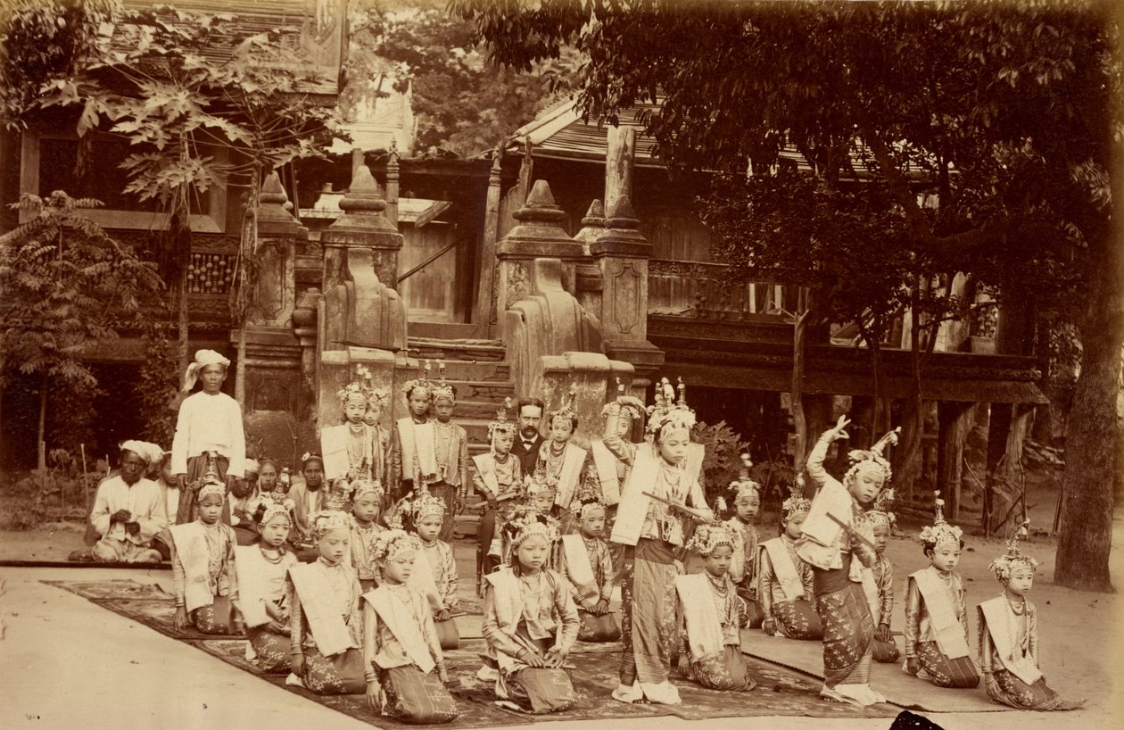 Burmesiske lilliputter dansede for F.A. Victor i Mandalay af Felice Beato