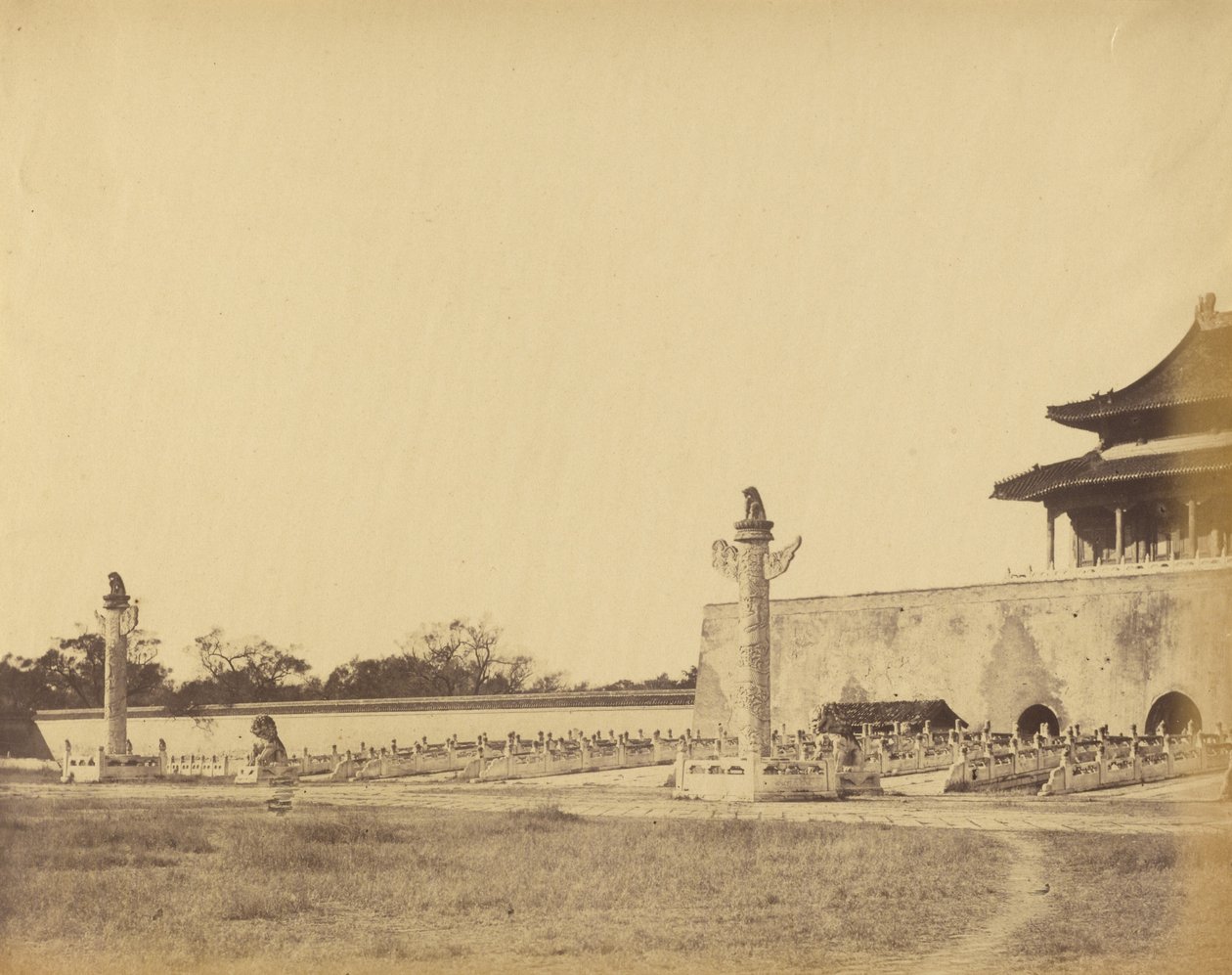 Indgang til Vinterpaladset, Pekin, oktober 1860 af Felice Beato