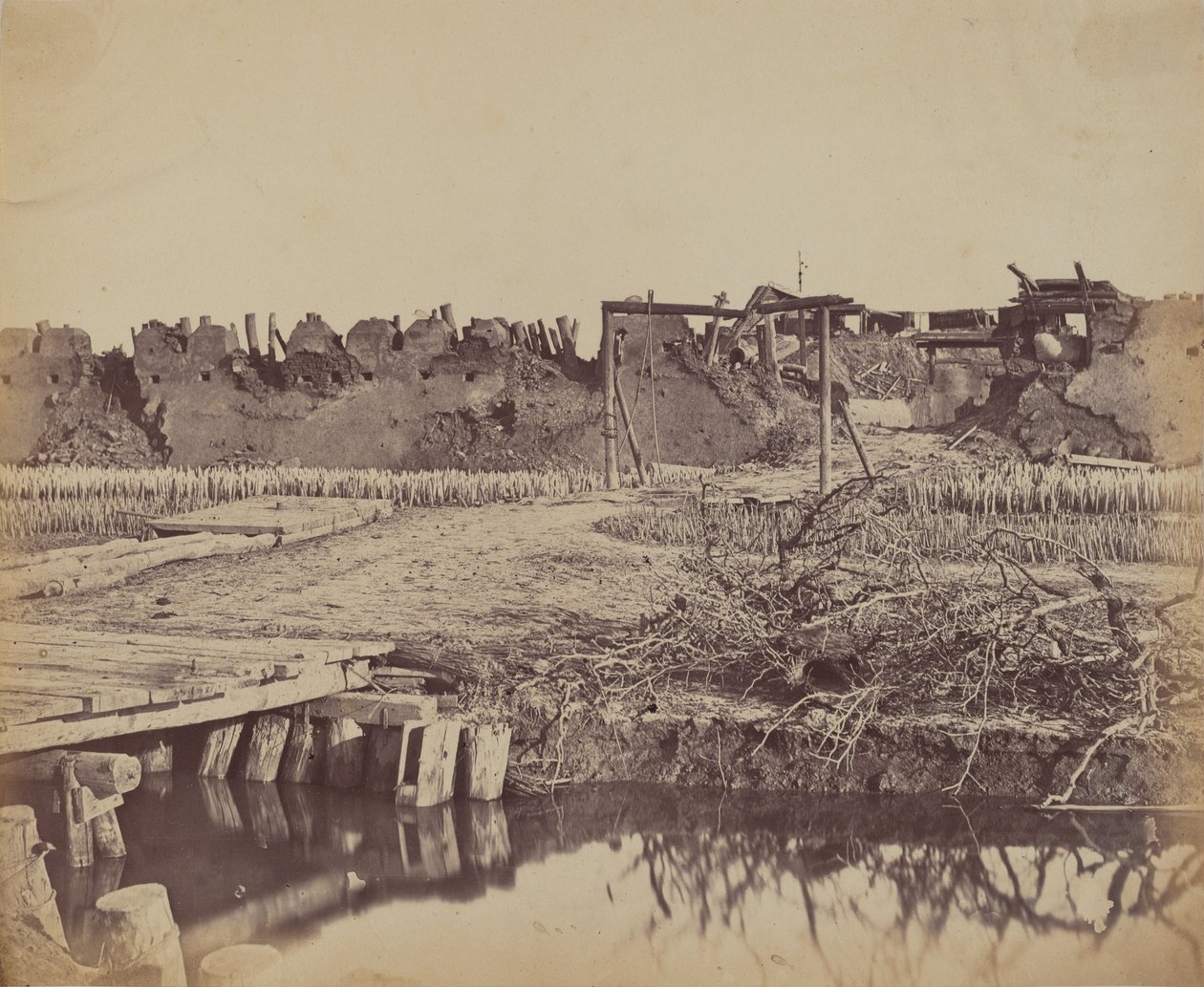 Ydersiden af North Fort viser den engelske indgang, 21. august 1860, 1860. af Felice Beato