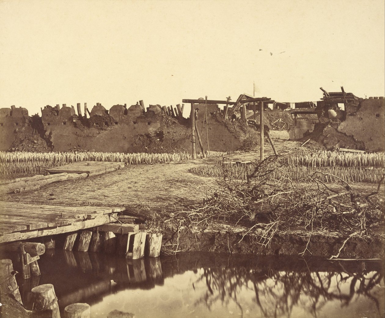 Udvendigt af det nordlige fort, der viser den engelske indgang af Felice Beato
