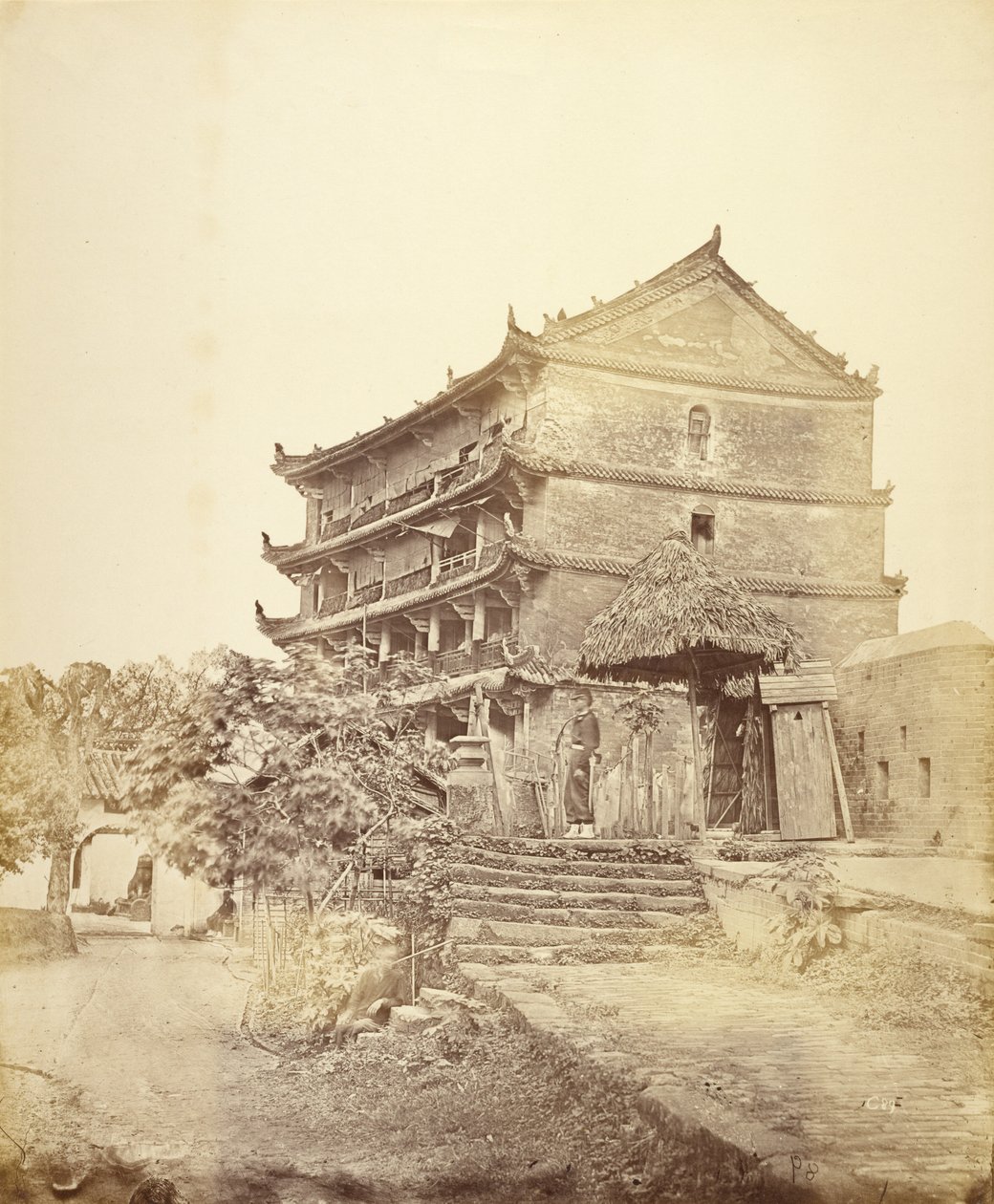 [Pagode i fem etager, Canton, Kina]. af Felice Beato