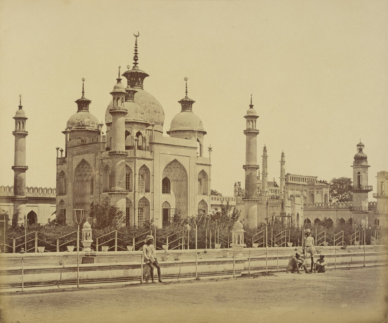 [Moske i Hussainabad Imambara]. af Felice Beato