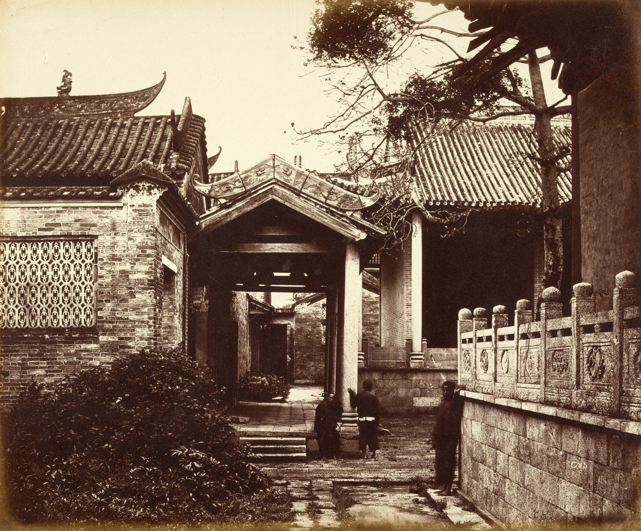 [Nume Hui Kung-templet, Canton, Kina]. af Felice Beato