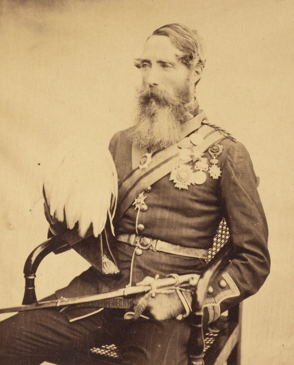 [Portræt af brigadegeneral Sir Charles Van Straubenzee]. af Felice Beato