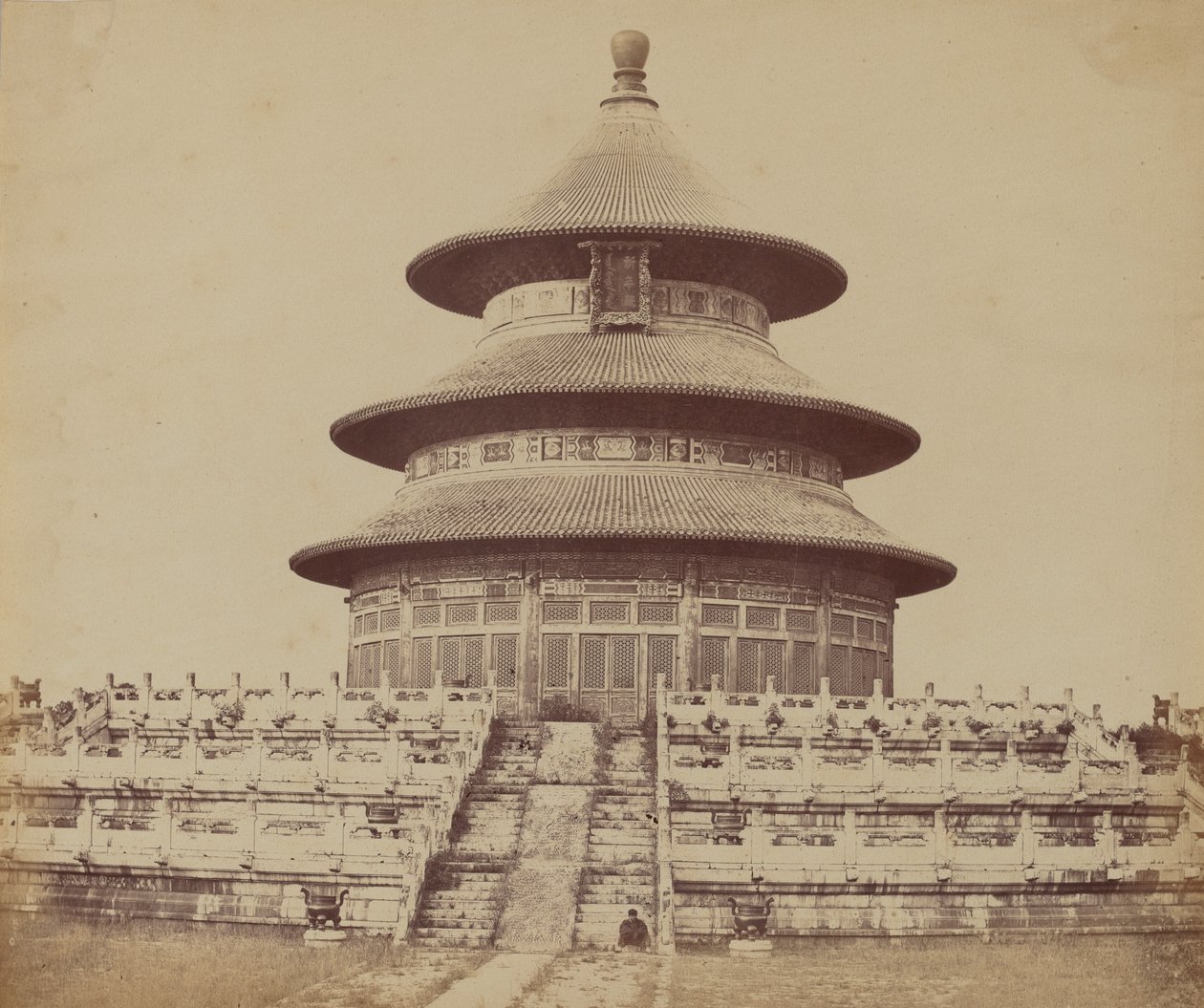 Himlens hellige tempel, hvor kejseren ofrer en gang om året, i den kinesiske by Pekin, oktober 1860 af Felice Beato