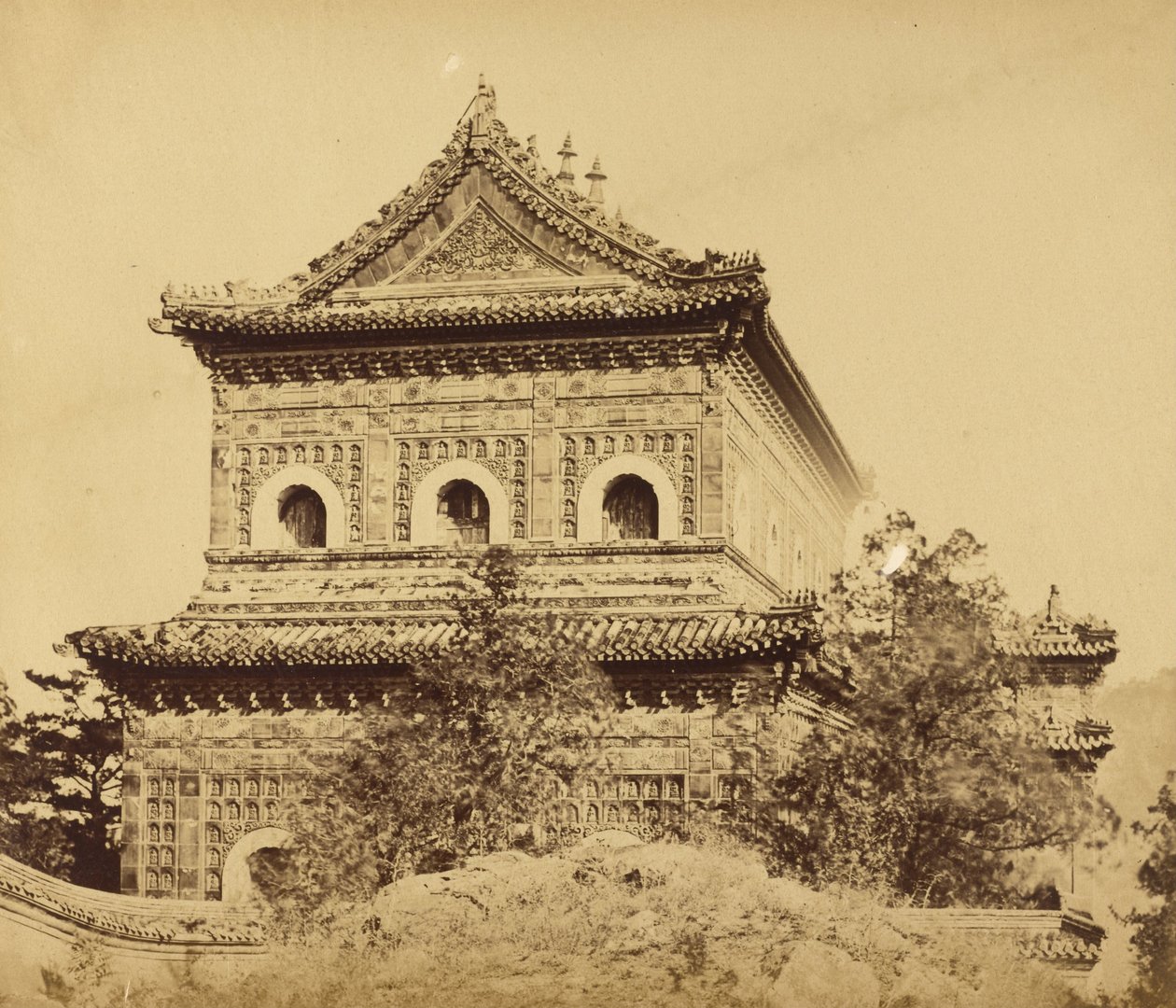 Det store kejserlige porcelænspalads (Yuan Ming Yuan), Pekin, oktober 1860 af Felice Beato