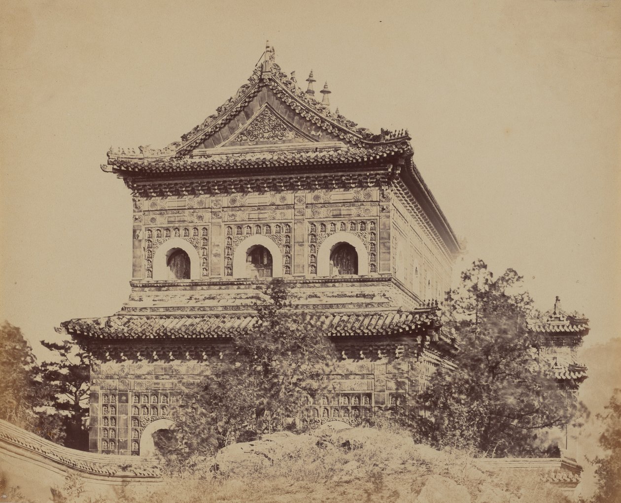 Det store kejserlige porcelænspalads Yuen Min Yuen, Pekin, 18. oktober 1860, 1860. af Felice Beato