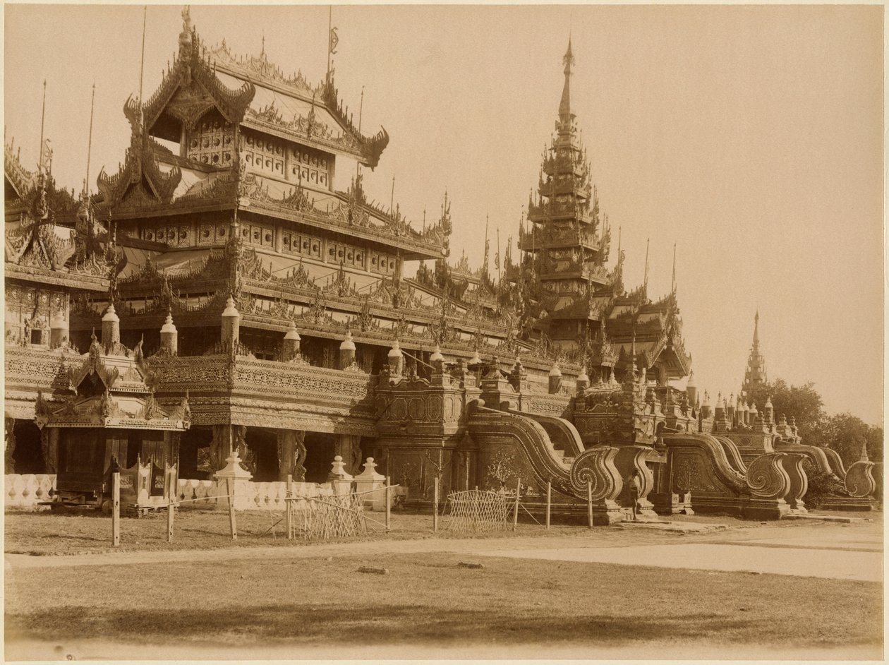 Hman Kyaung eller glasklosteret, Burma, ca. 1890 (albumin-tryk) af Felice Beato