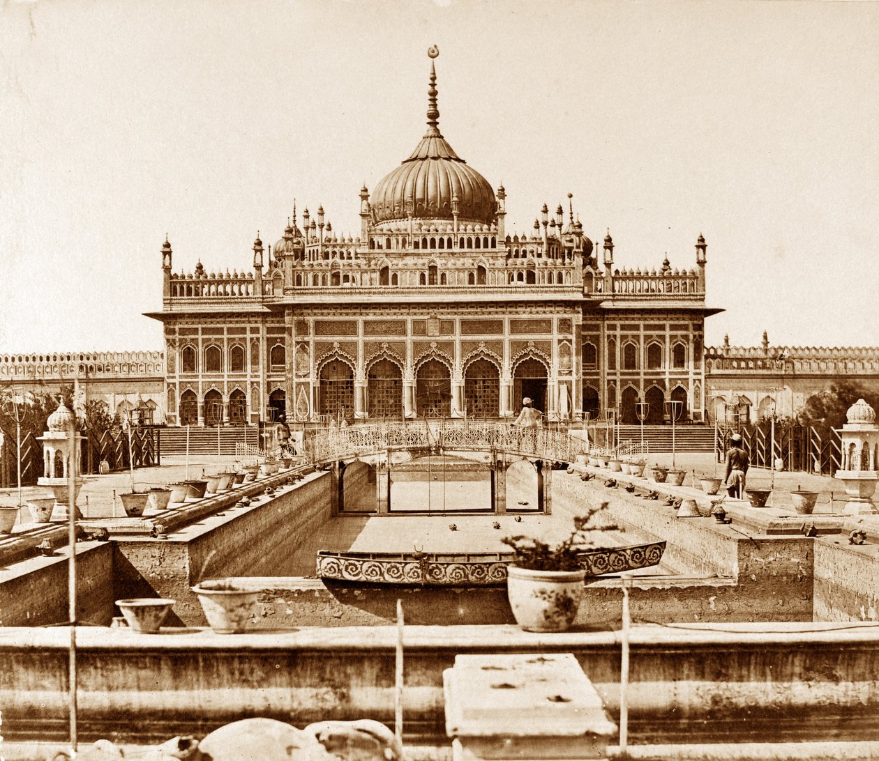 Husainabad Imambara og Muhammad Ali Khans grav, Lucknow af Felice Beato