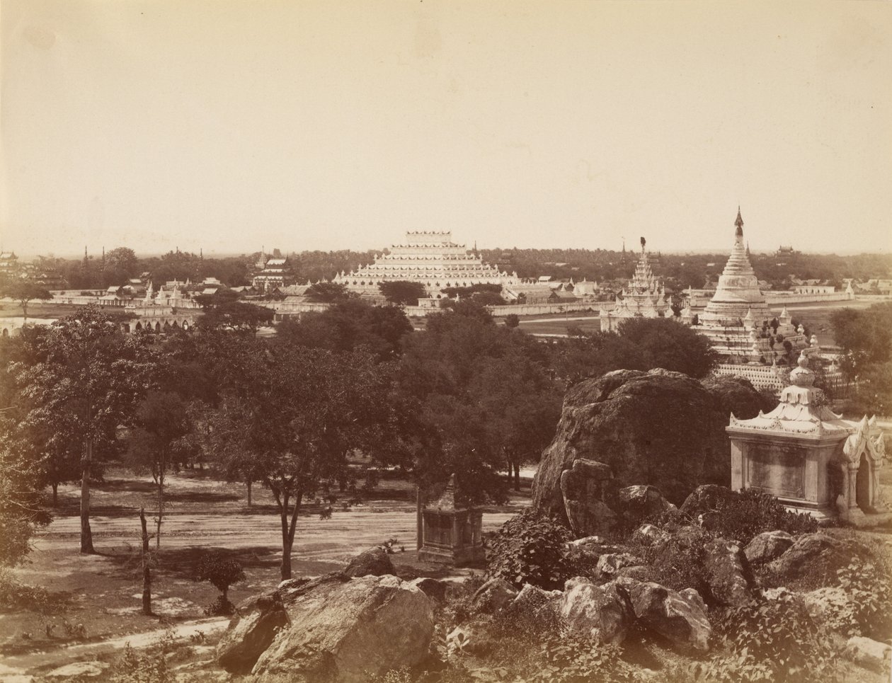 Den uforlignelige pagode fra Mandalay Hill af Felice Beato
