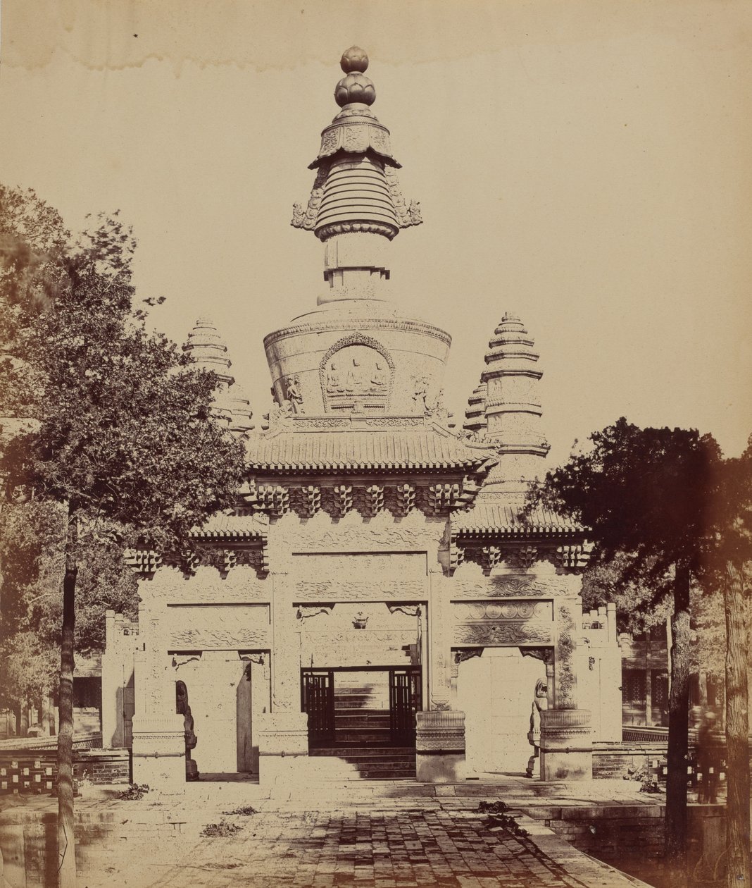 Thibetansk monument i Lama-templet, Pekin, oktober 1860, af Felice Beato