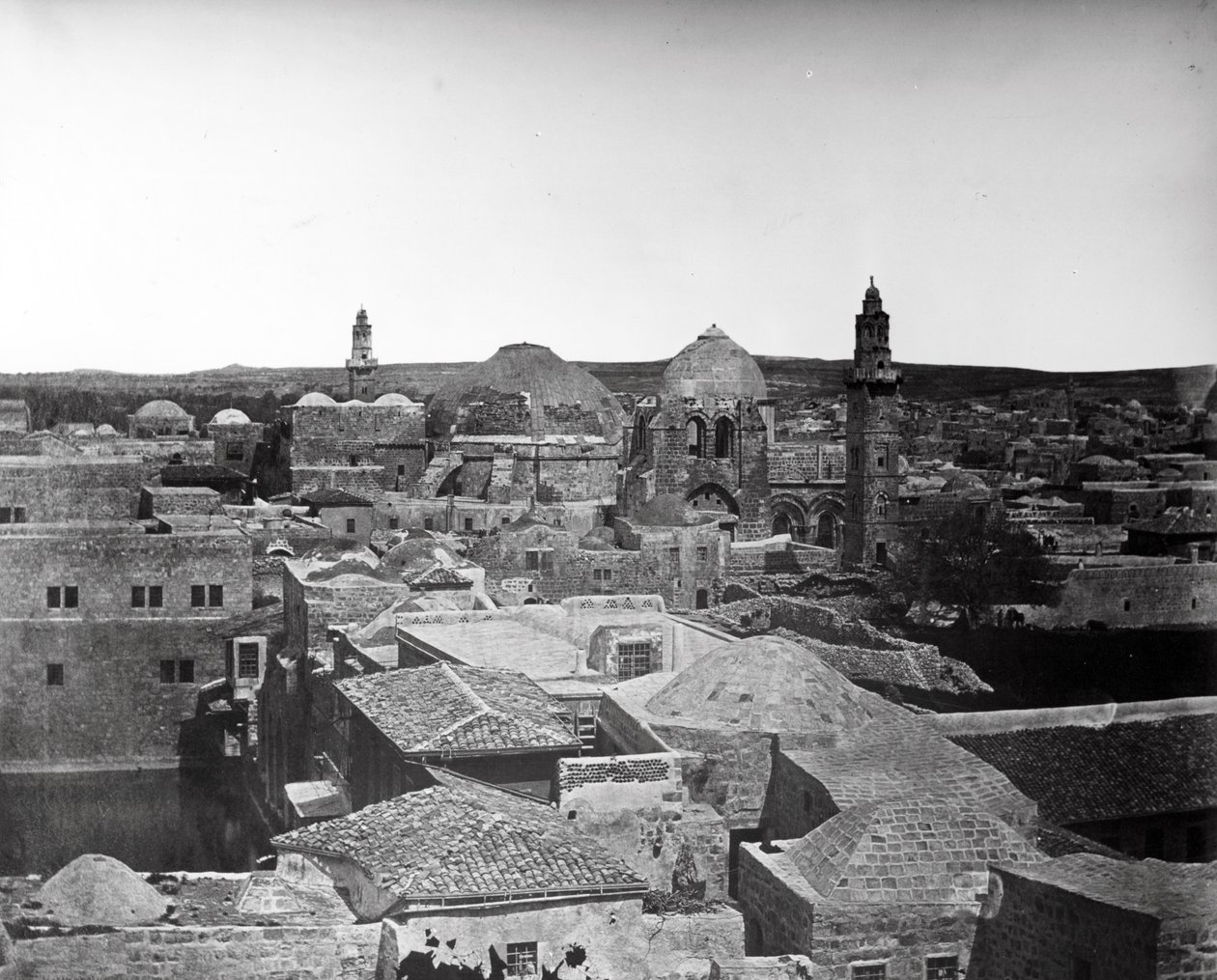 Udsigt over Den Hellige Gravs Kirke og Ezekias bassin, Jerusalem, 1857 af Felice Beato