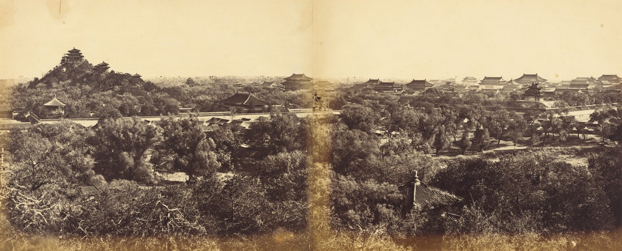 Udsigt over det kejserlige vinterpalads, Pekin, viser den kunstige bakke, 29. oktober 1860 af Felice Beato