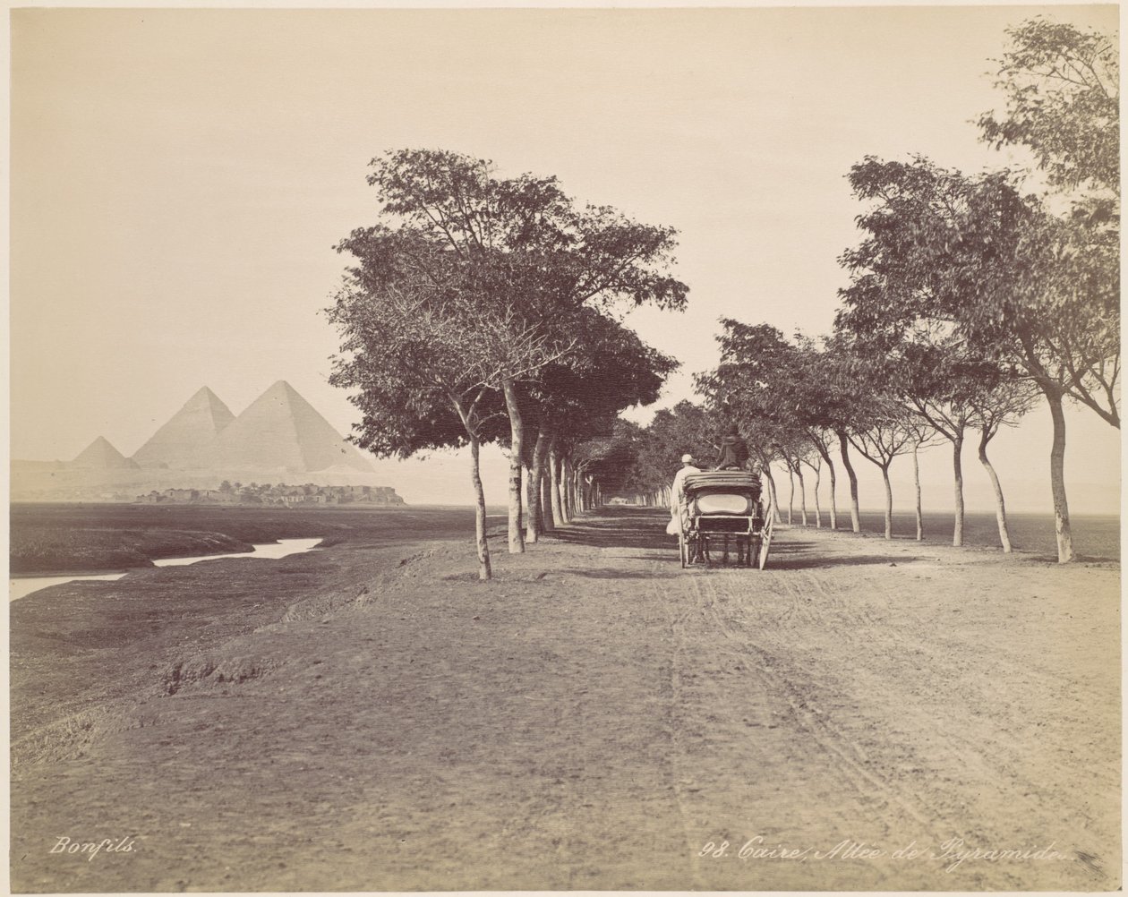 Kairo. Pyramidealléen af Félix Bonfils