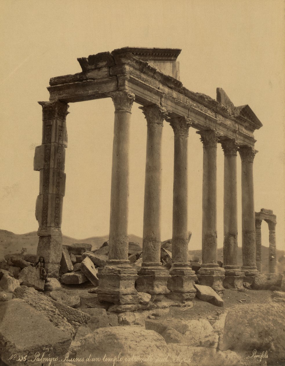 Kolonnade og resterne af templet i Palmyra, Syrien af Félix Bonfils