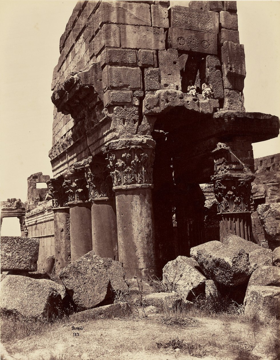 Detaljer af søjlekapitælerne i Jupitertemplet - Baalbek af Félix Bonfils