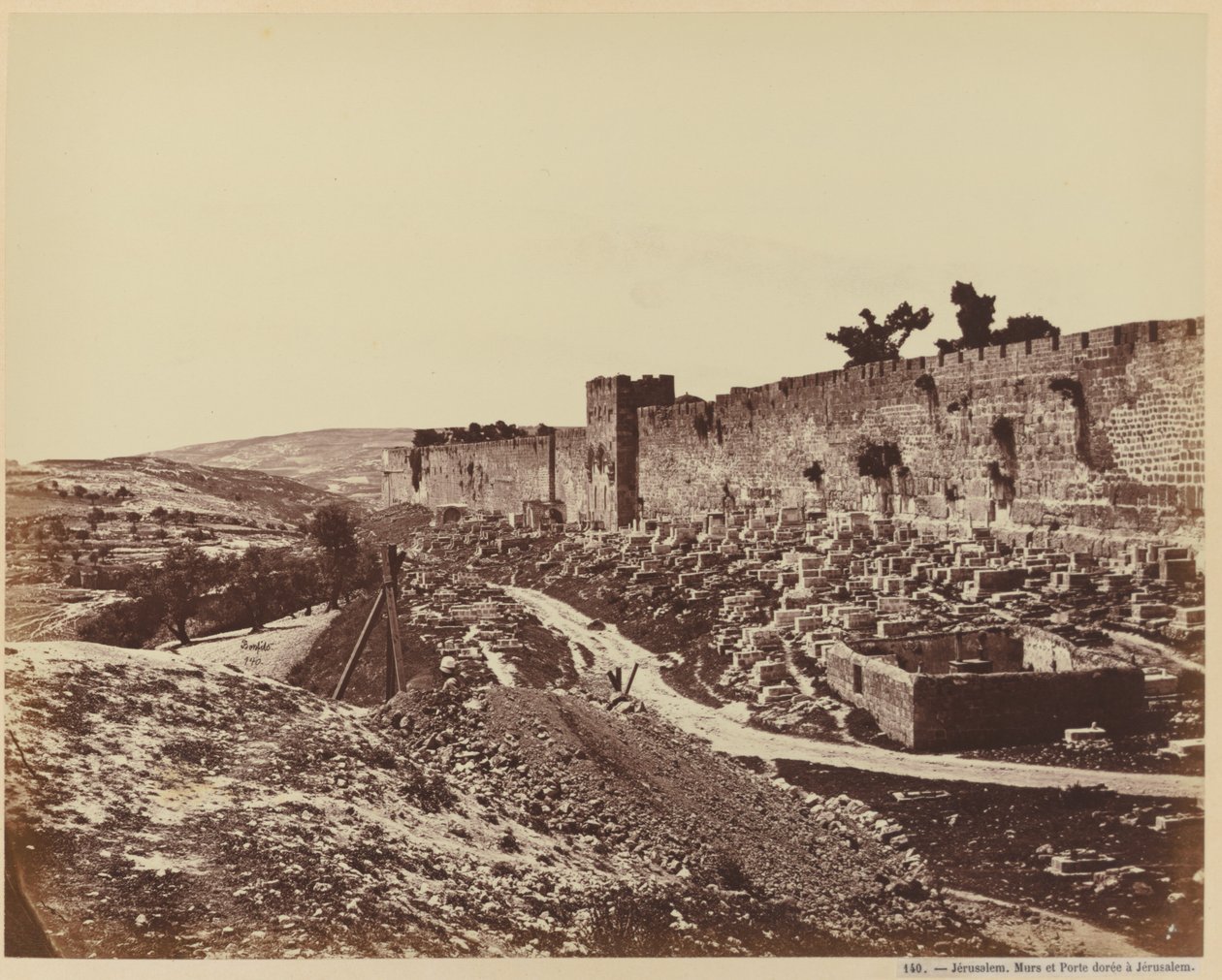 Jerusalem. Mure og Den Gyldne Port i Jerusalem. af Félix Bonfils