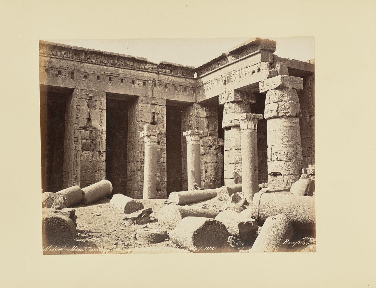Medinet Habu, anden gård, galleri af Thutmose I (Egypten) af Félix Bonfils