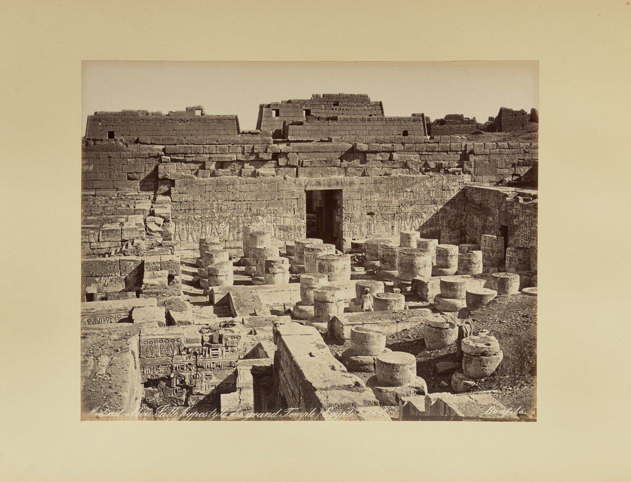 Medinet Abu. Hypostylsalen i det store tempel (Egypten) af Félix Bonfils