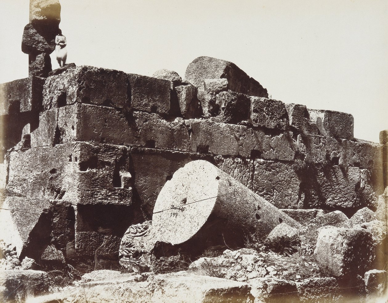 Ruinerne af søjlerne i Jupitertemplet, i den arkæologiske zone Heliopolis eller Baalbek, gammel syrisk by, nu Libanon af Félix Bonfils