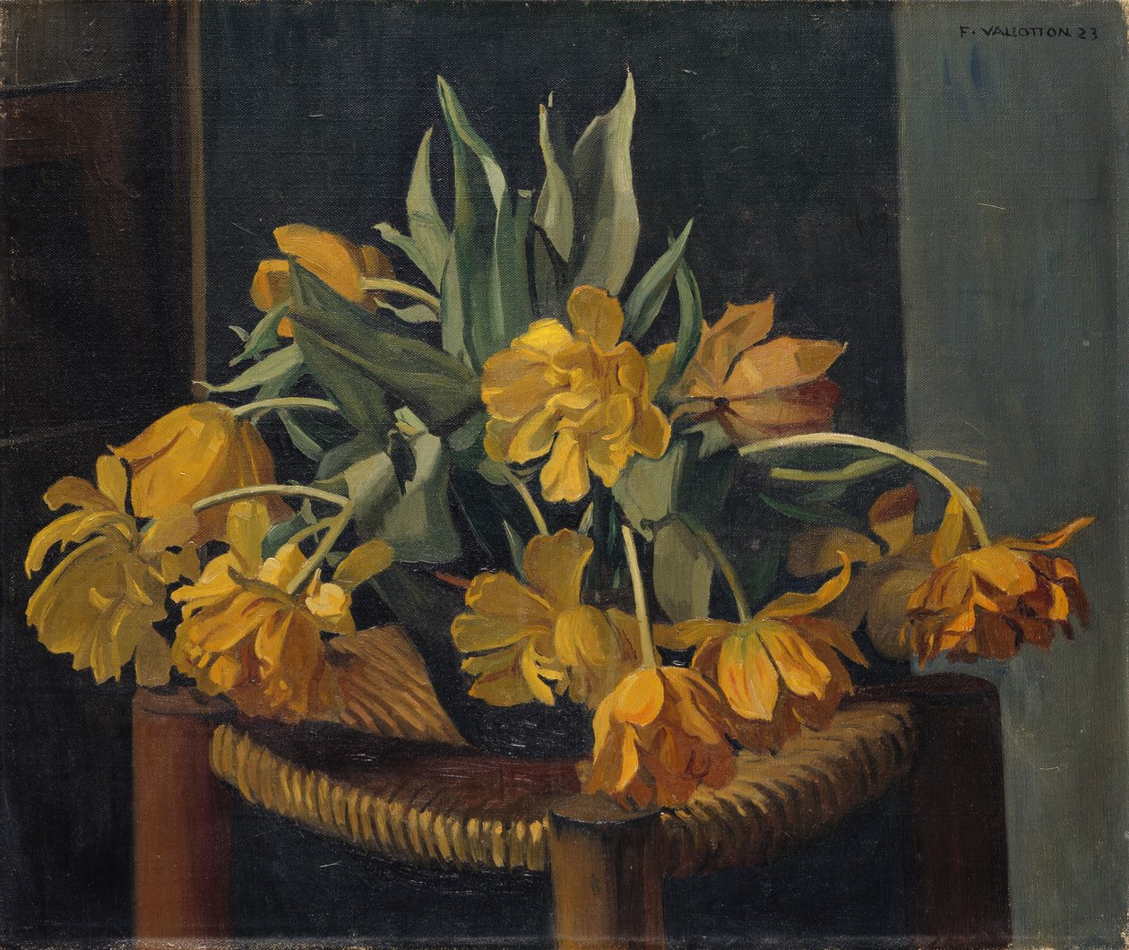 Dobbelte gule tulipaner på en kurvestol, 1923 af Felix Edouard Vallotton
