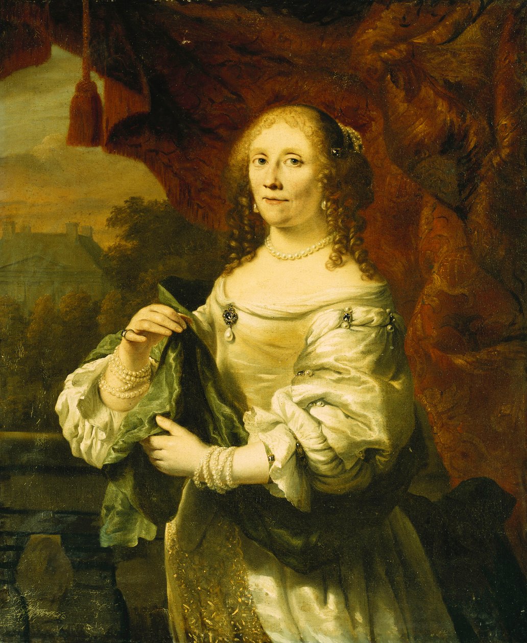 Portræt af en dame, stående i trekvart længde, iført en hvid satinkjole draperet med et grønt sjal foran et rødt gardin på en balkon, et landskab hinsides, af Ferdinand Bol