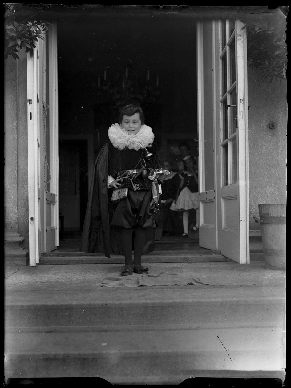 Billede af Johannes Sordidness (1913-1958) som barn i kostume af Ferdinand Schmutzer