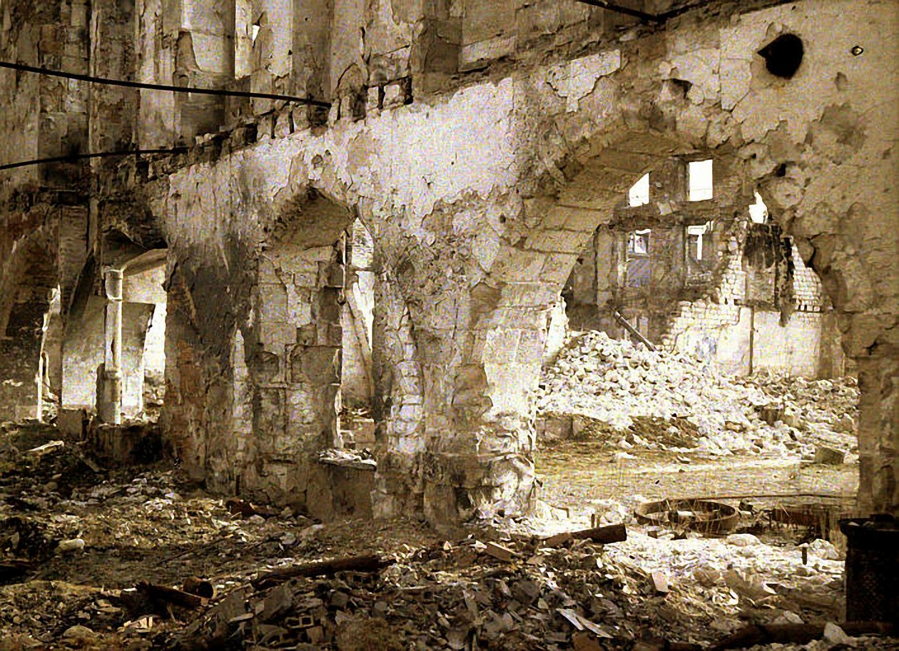 Cloister of the Convent of the Cordeliers, Reims, Marne, Frankrig, 1917 (autokrom) af Fernand Cuville